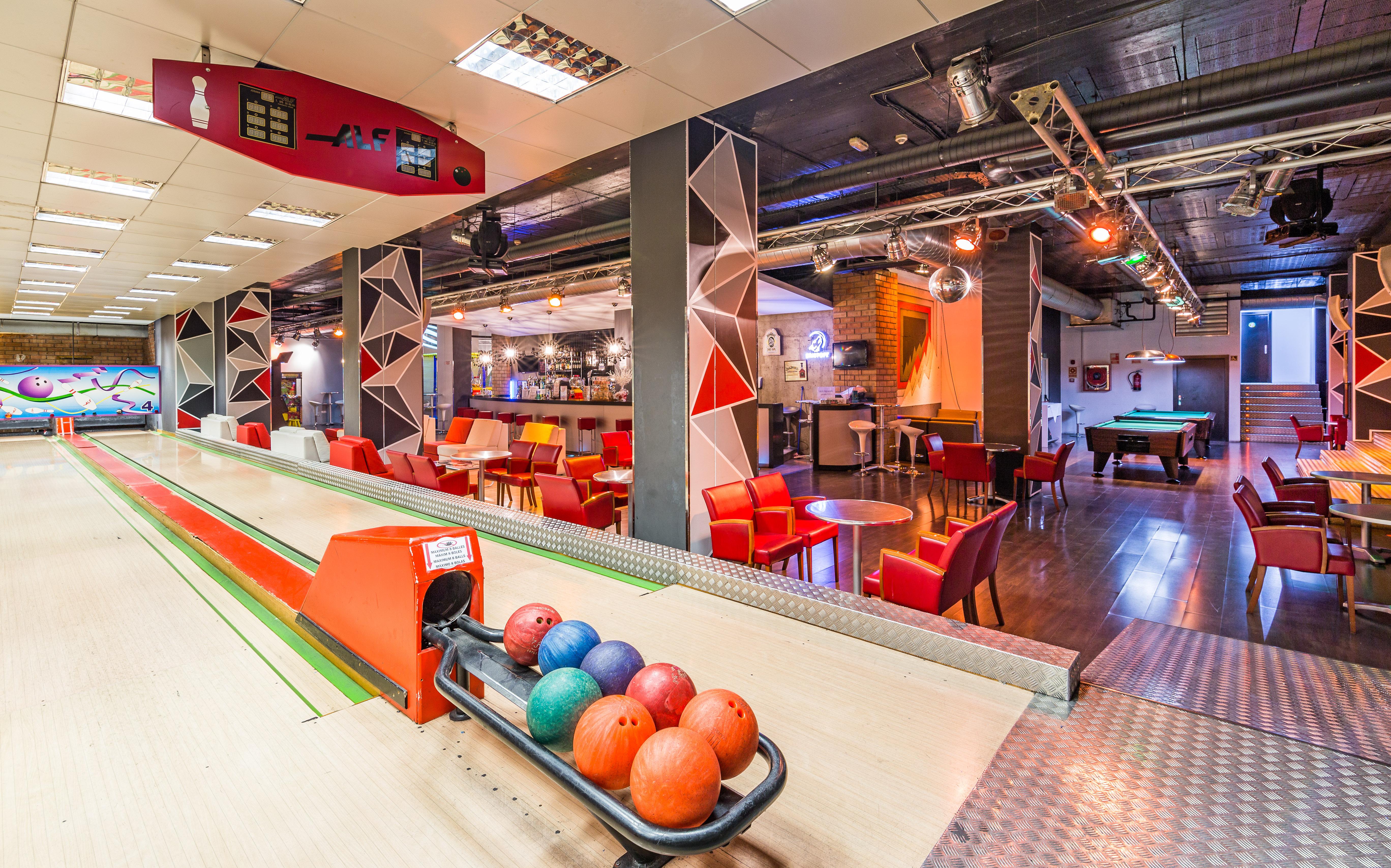 Hotel Princesa Parc Excellence Arinsal Exterior photo Bowling at the student union