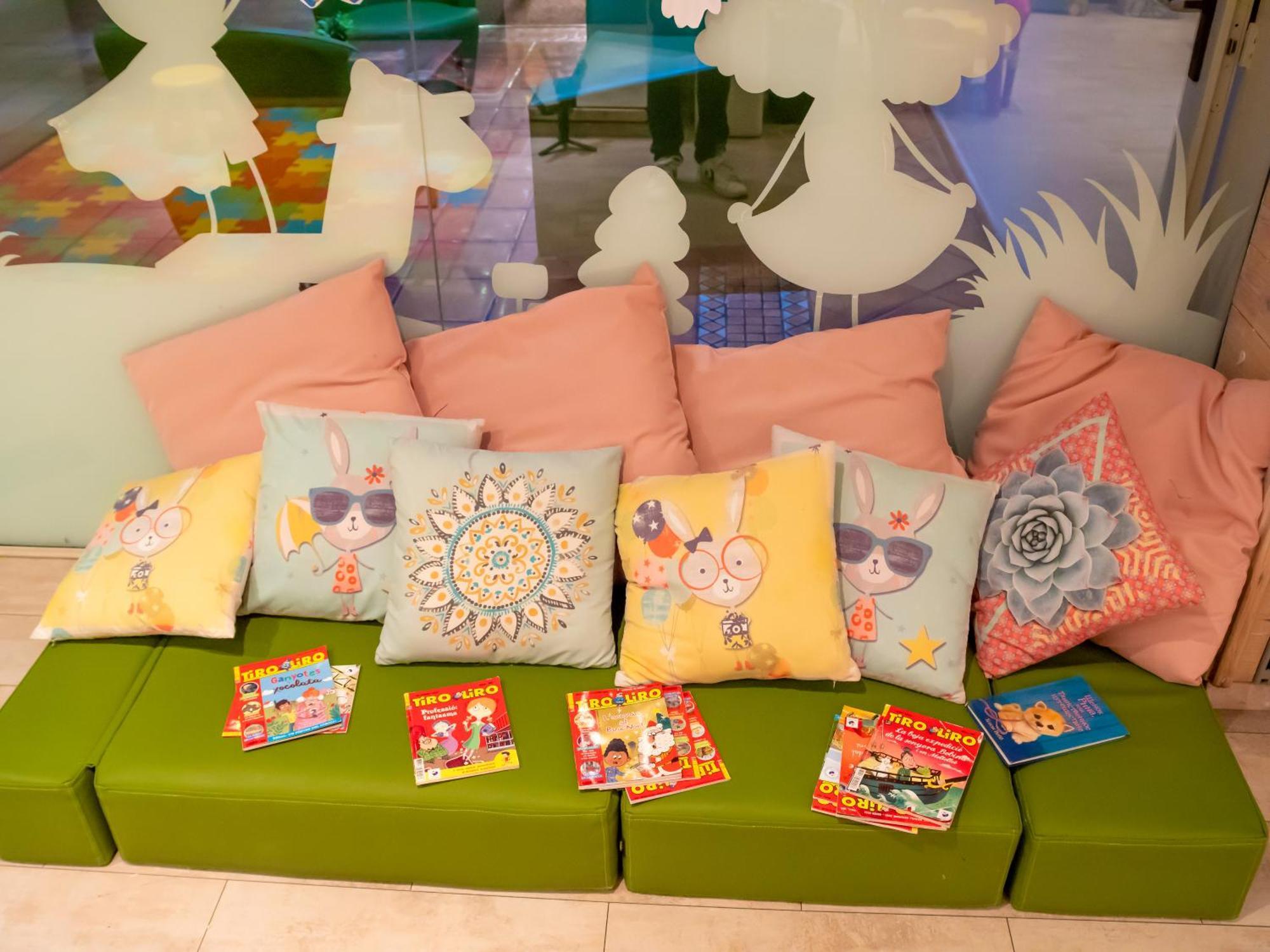 Hotel Princesa Parc Excellence Arinsal Exterior photo A children's reading area at a library in Moscow